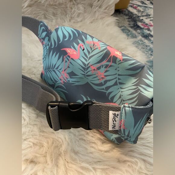 Hot Style Fanny Pack Zipper Front Flamingos - Picture 3 of 8